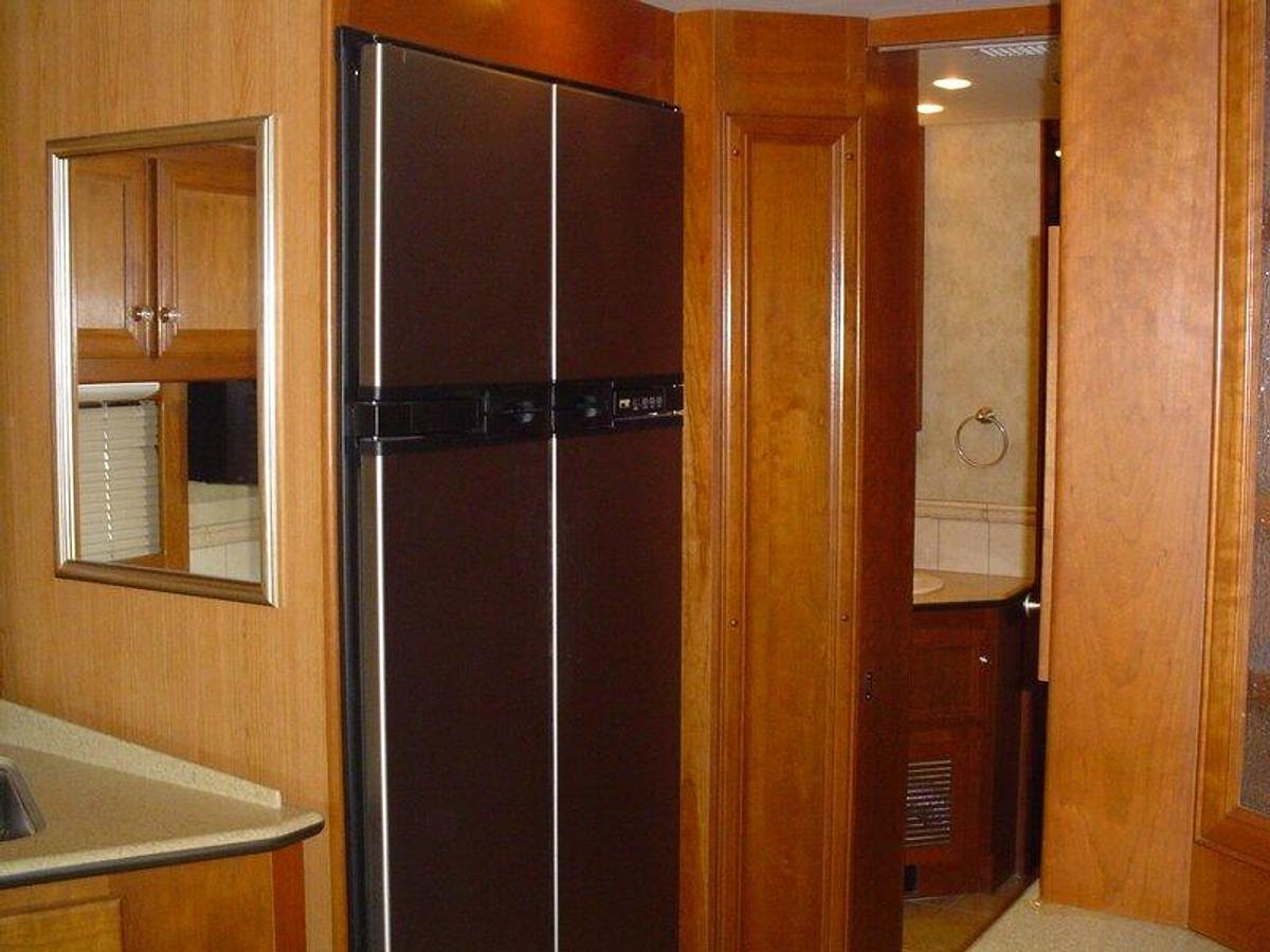 Used 2007 Country Coach Tribute 260