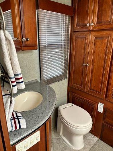 Used 2008 Fleetwood Revolution LE 40E