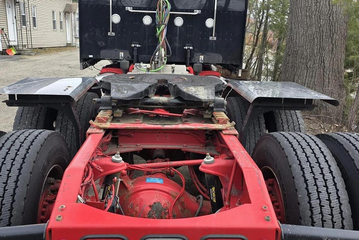 Used 2022 Peterbilt 389