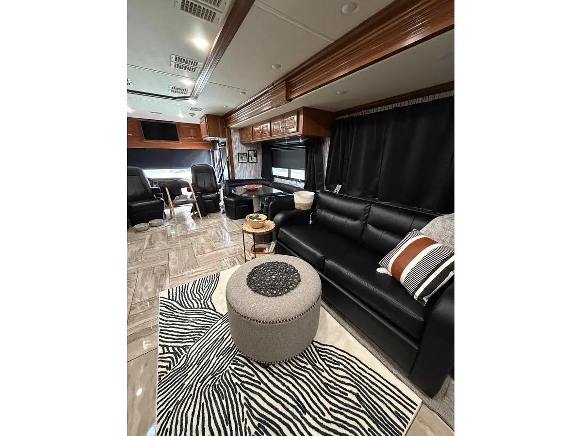 Used 2018 Fleetwood Discovery LXE 40G