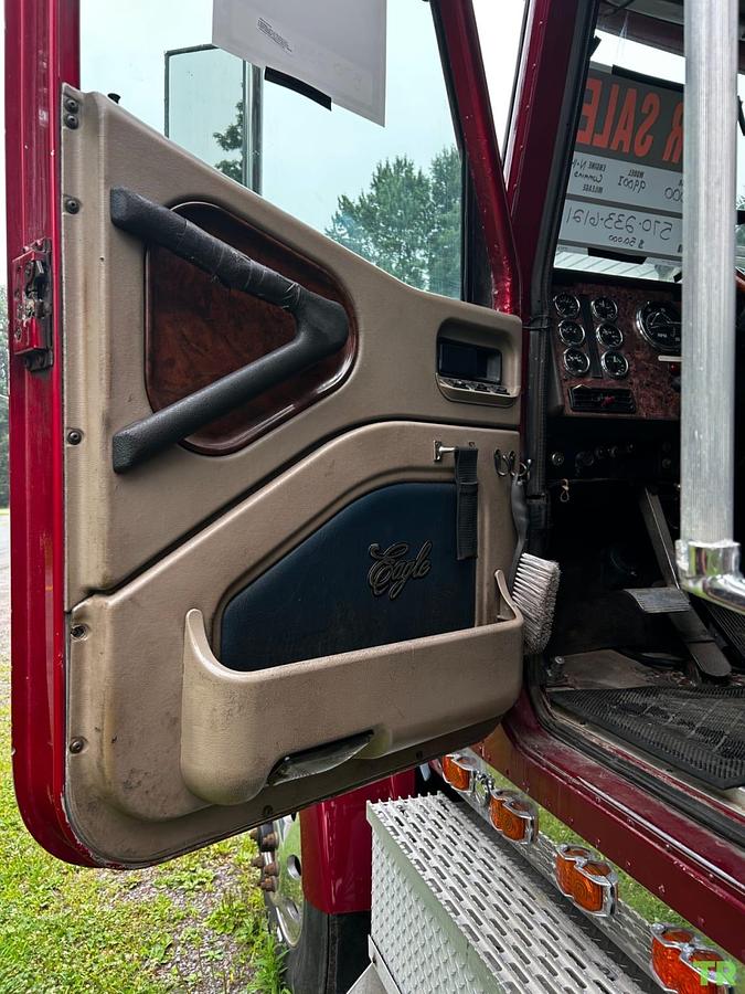 Used 2000 International 9900I Commercial Truck