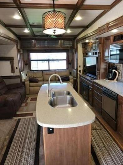 Used 2015 Heartland Bighorn 3875FB