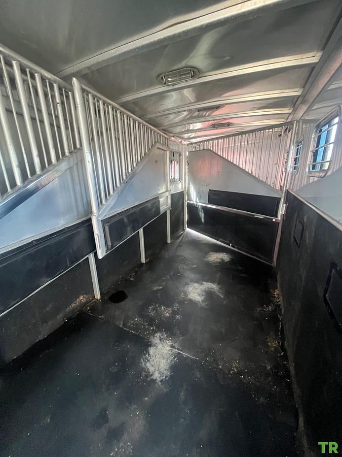 Used 2003 Exiss 6-Horse Gooseneck Trailer