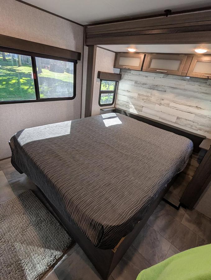 Used 2021 Dutchmen Kodiak Ultimate 2921FKDS