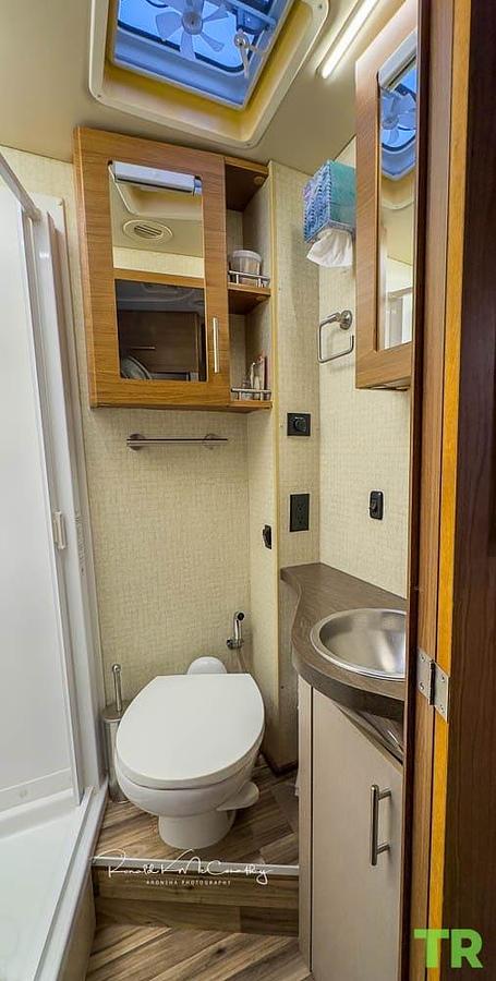 Used 2018 Winnebago Navion 24V Mercedes Diesel Class C Motorhome – 45,353 Miles – 510W Solar – Lithium Batteries – Upgraded Electronics