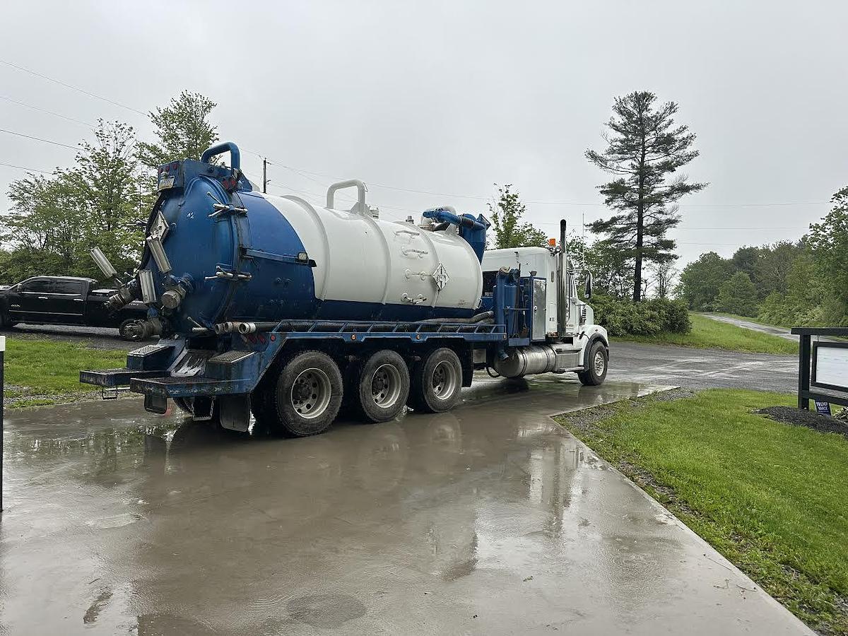 Used 2013 Freightliner Coronado