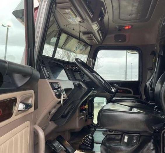 Used 2023 Peterbilt 389