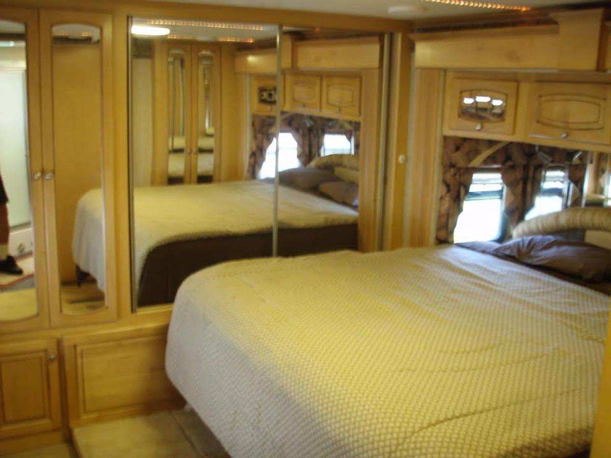 Used 2007 Newmar Dutch Star 4320 and Stacker Trailer