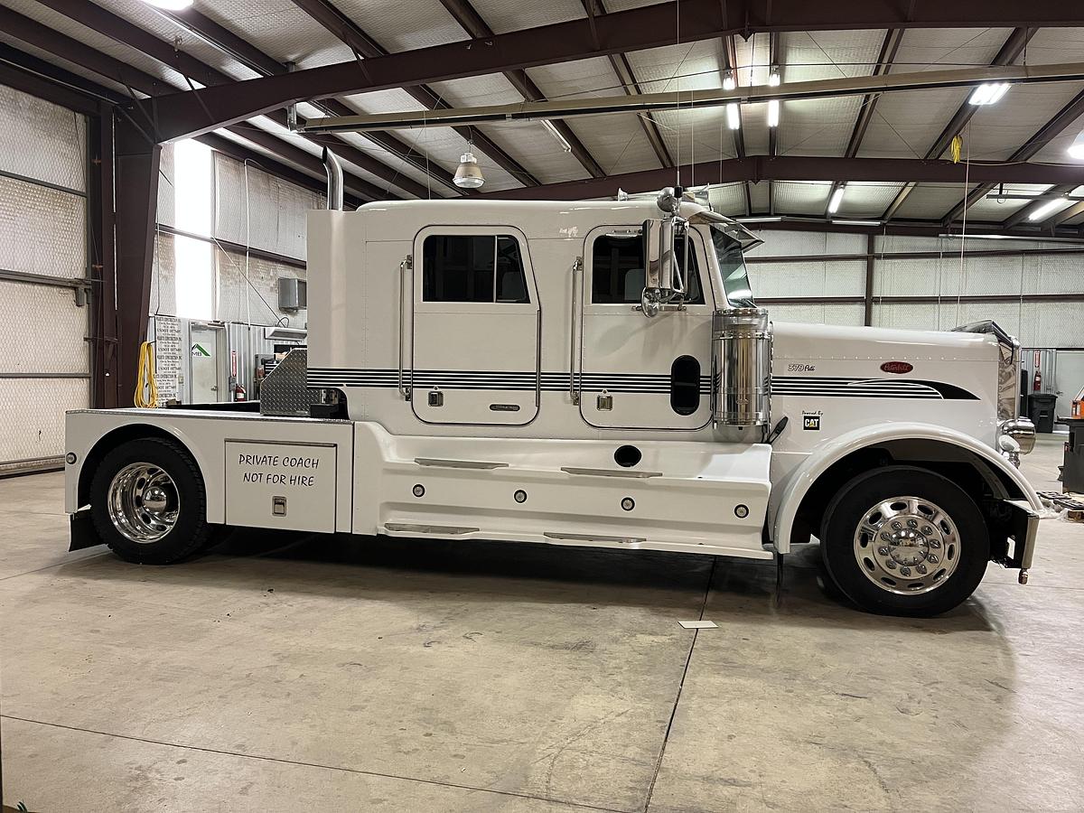Used 2001 Peterbilt 379 Sleeper Semi Truck
