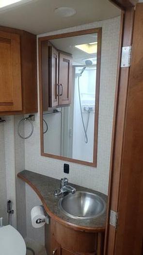 Used 2016 Itasca Cambria 27K