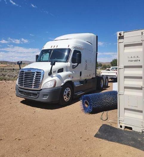 Used 2017 Freightliner CASCADIA 113