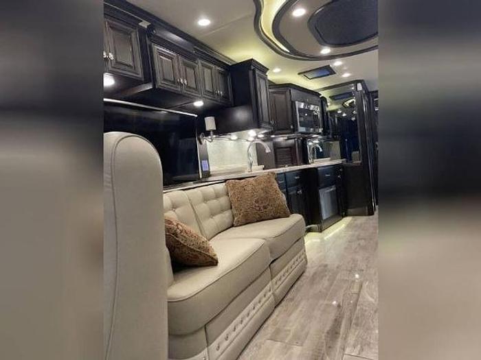 Used 2017 Newmar Essex 4553