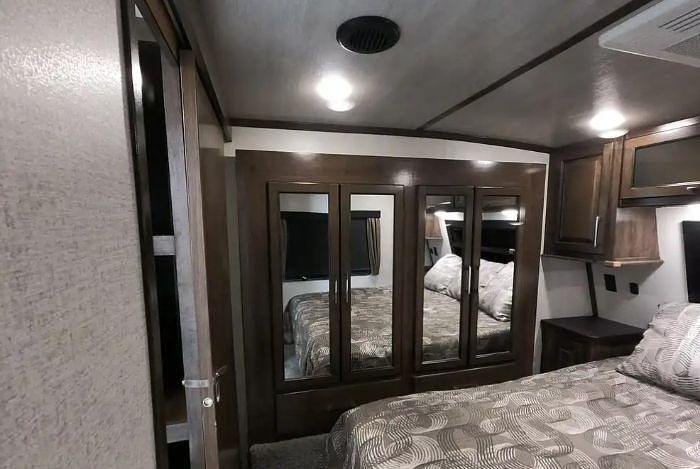 Used 2020 Dutchmen Voltage 3635