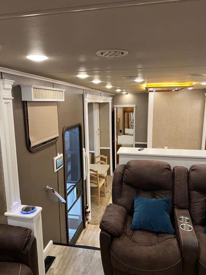 Used 2019 40' Vanleigh Vilano 375FL