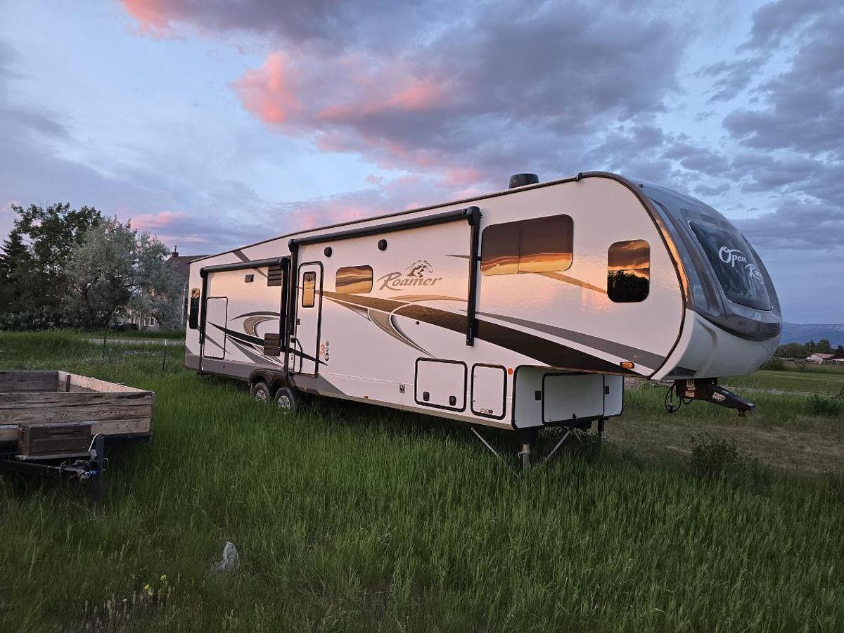 Used 2022 Highland Ridge Roamer 354MBH Fifth Wheel