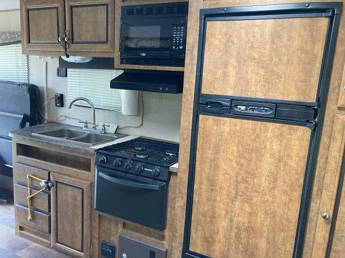 Used 2016 Crossroads 25' Z-1