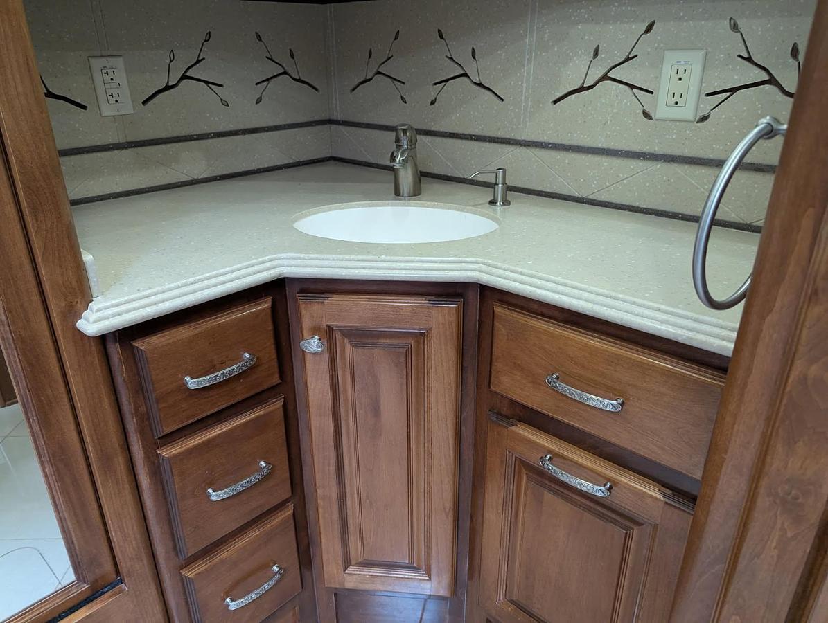 Used 2013 Tiffin Motorhomes Phaeton 40QBH