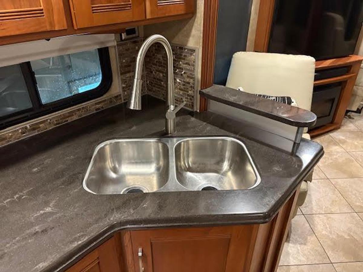 Used 2016 Winnebago Forza 36G Class A Motorhome