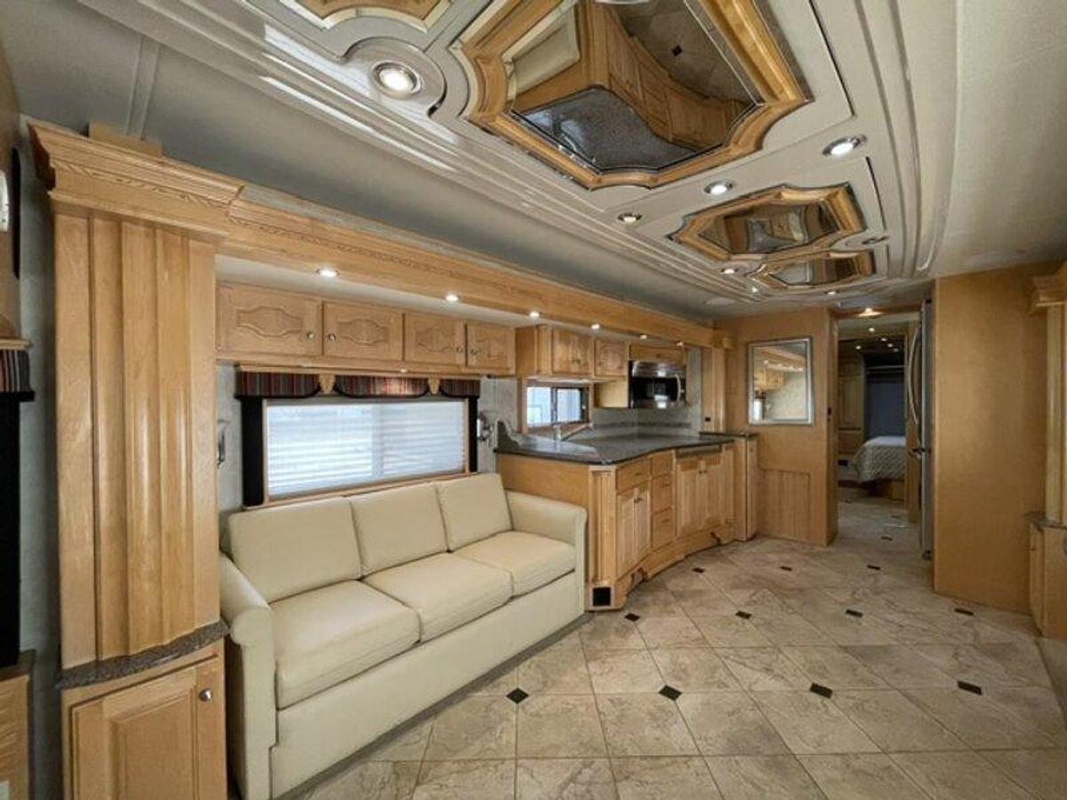 Used 2006 Country Coach Intrigue 530 Ovation