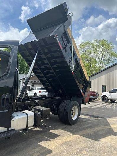 Used 2016 Freightliner BUSINESS CLASS M2 106