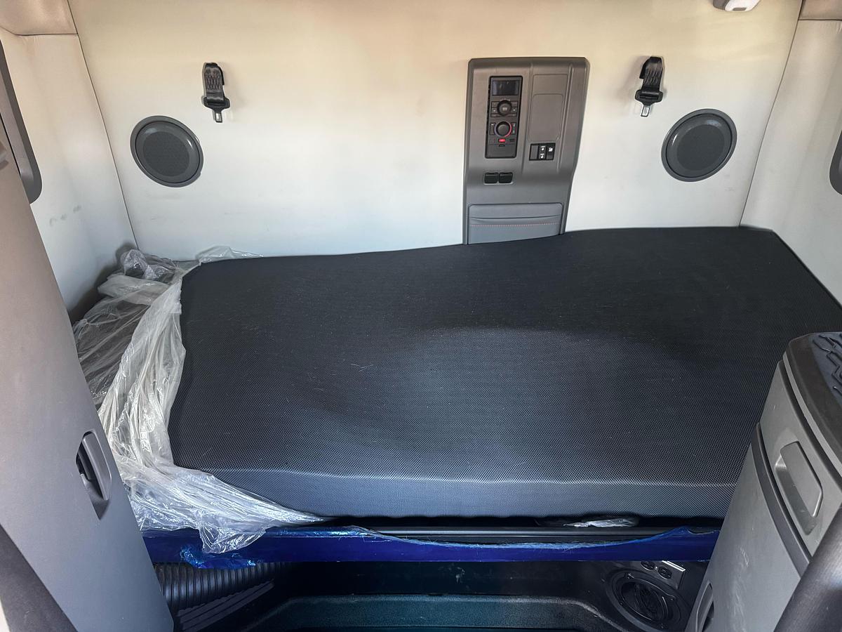 Used 2025 Volvo VNL 760 Sleeper Semi Truck