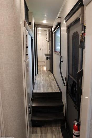 Used 2024 Jayco Pinnacle 37MDQS