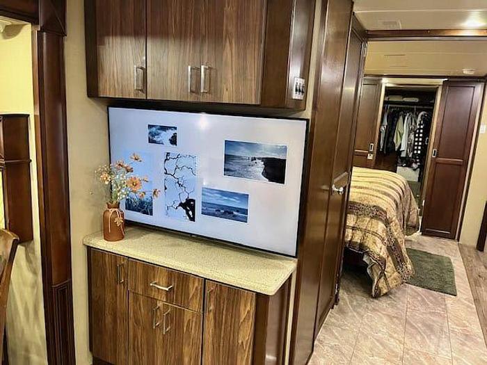 Used 2015 American Coach American Revolution 42T