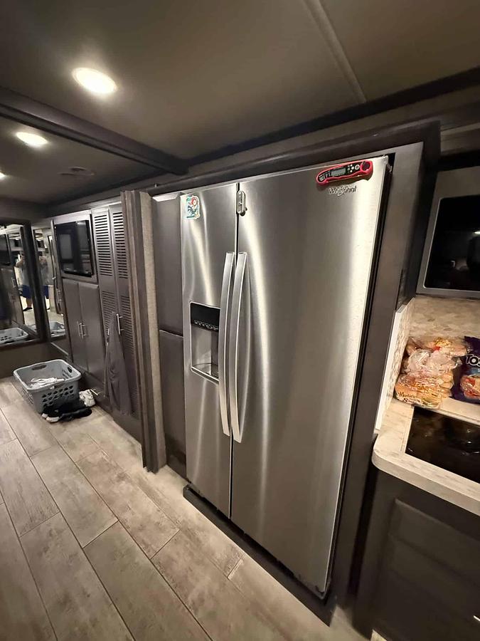 Used 2022 Thor Motorcoach Venetian F42