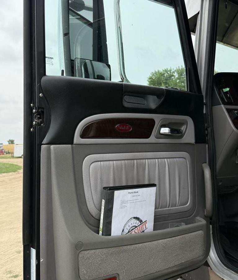 Used 2023 PETERBILT 389 Sleeper Semi Truck