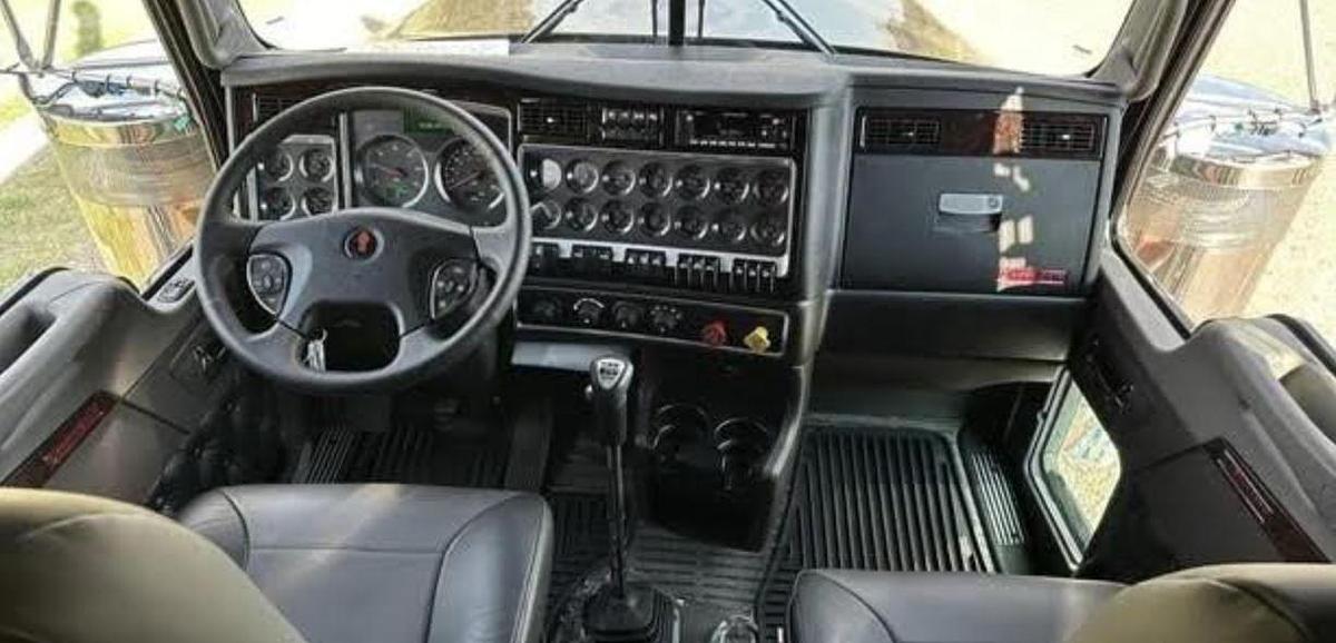 Used 2025 Kenworth W900L