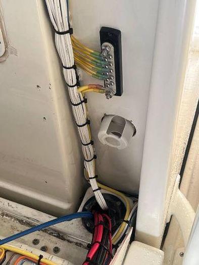 Used 2006 Hydra-Sports Vector CC25