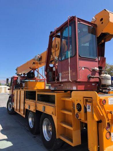 Used 2005 National 1300H 30 Ton Crane Truck