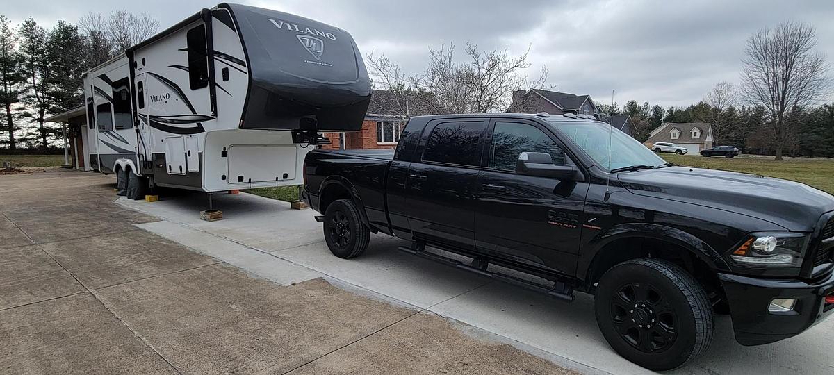 Used 2023 Vanleigh Vilano 320GK Fifth Wheel