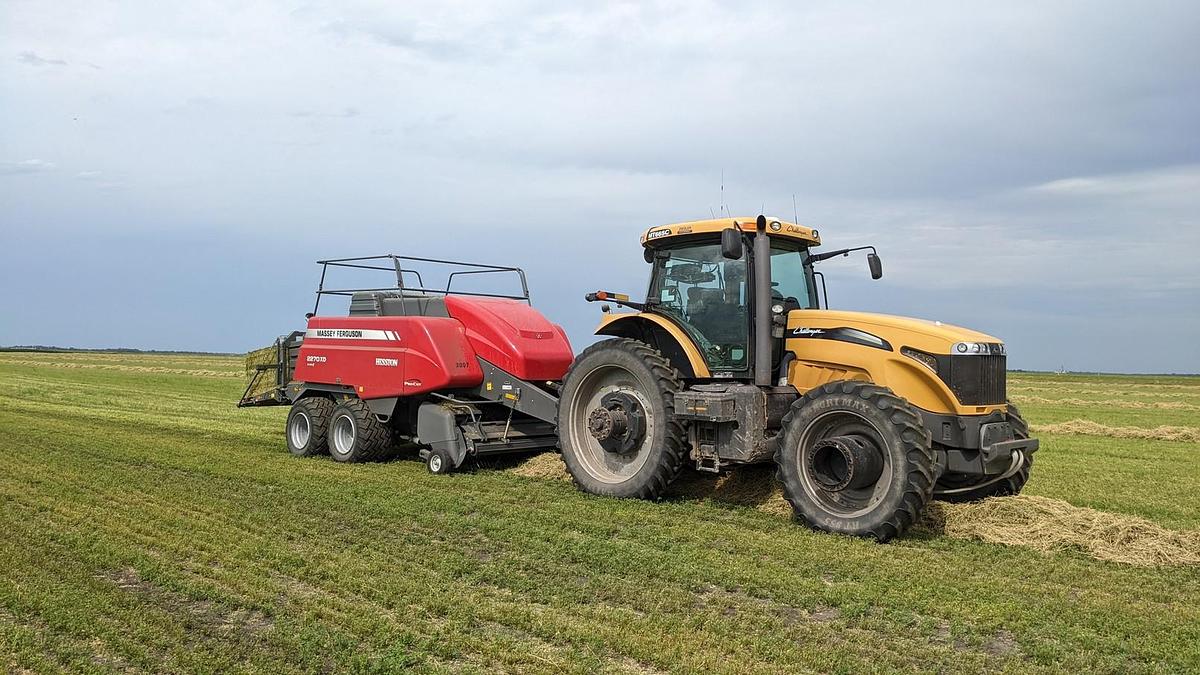 Used 2019 MASSEY FERGUSON 2270XD Large Square Baler