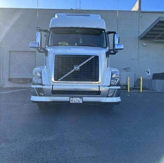 Used 2015 Volvo VNL64T670