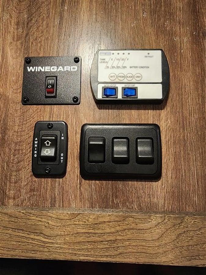 Used 2019 Lakota 7209 2 Horse Trailer with Living Quarters