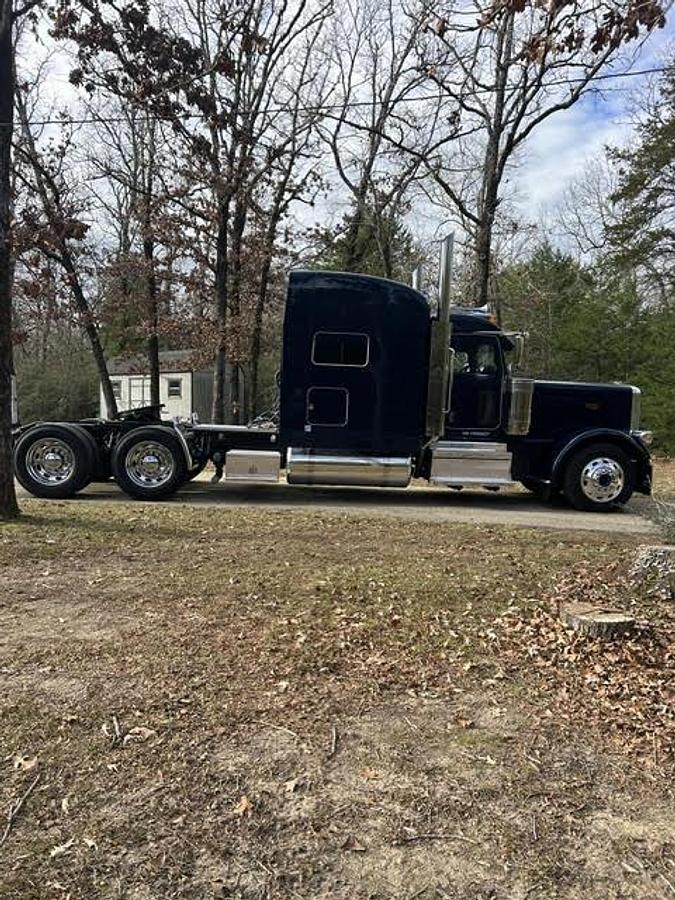 Used 2021 Peterbilt 389 Conventional Sleeper Semi