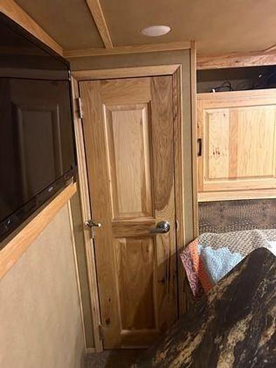 Used 2017 Lakota Bighorn LQ With 23' SW