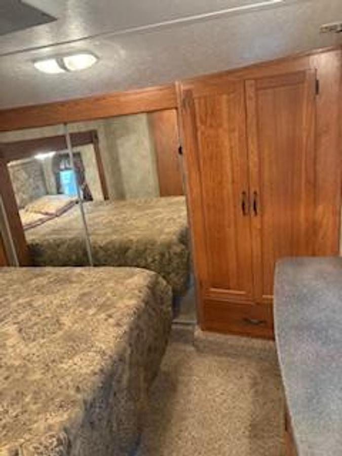 Used 2010 Keystone Montana Mountaineer Fifth Wheel