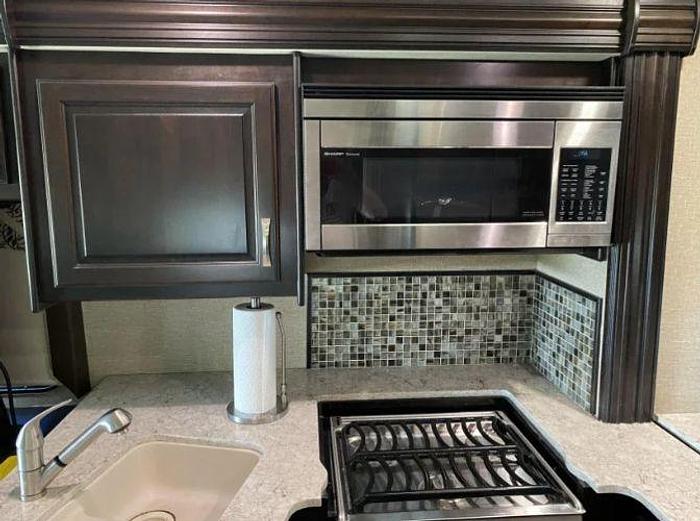 Used 2017 Dynamax DX3 37TS