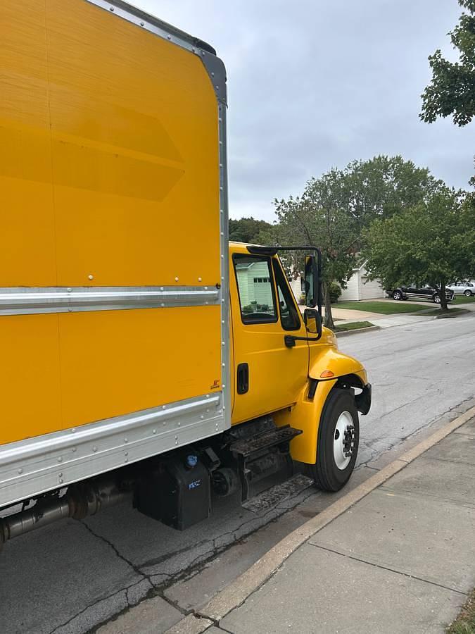 Used 2016 International 4300 – 26' Box Truck – 3,300 LB Liftgate – Allison Automatic – Air Ride