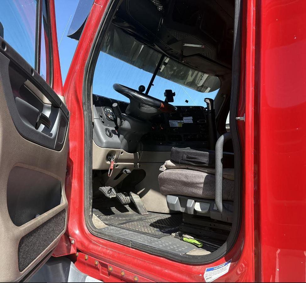 Used 2015 FREIGHTLINER CASCADIA 125