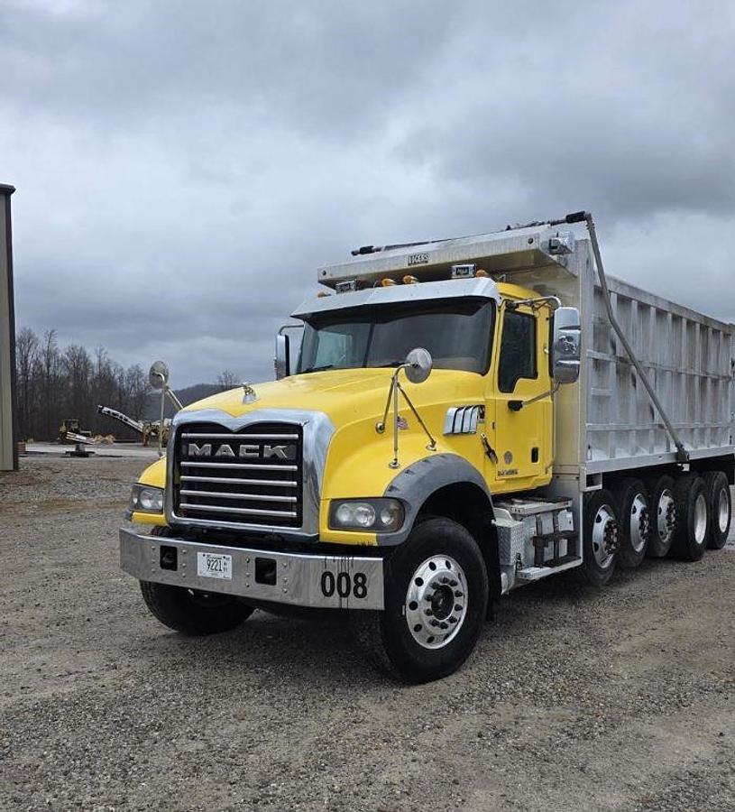 Used 2017 Mack Granite GU713