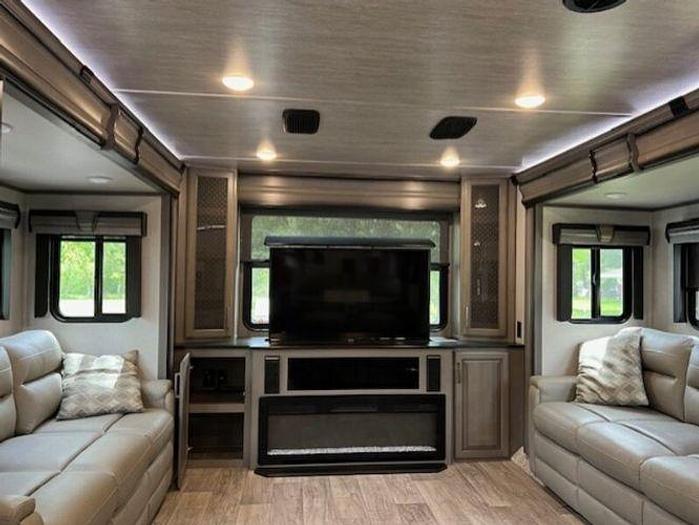 Used 2021 Keystone Montana Legacy 3791RD