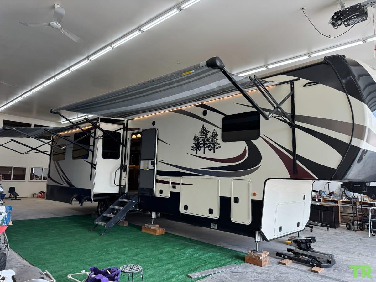 Used 2017 CrossRoads Redwood 382RL