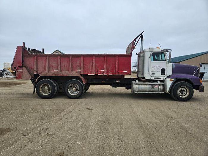 Used 1995 Freightliner FLD120 Manure Spreader