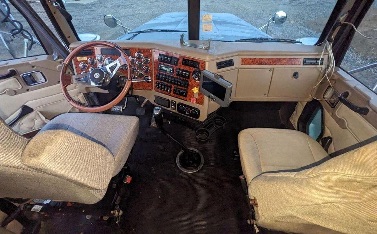 Used 2006 Western Star 4900 Conventional Sleeper Cab