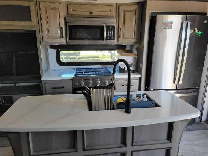 Used 2023 Keystone Montana 3123RL