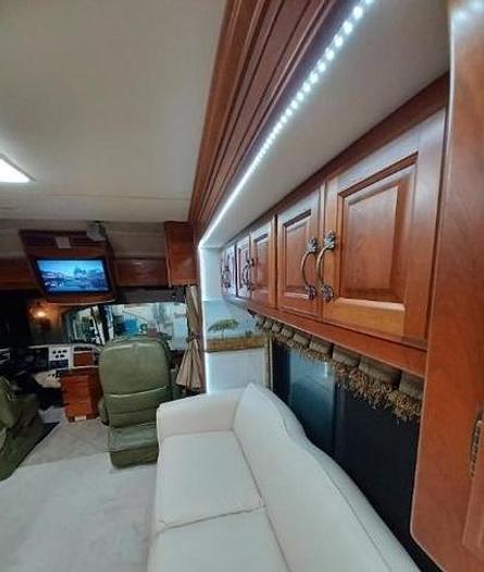 Used 2004 American Coach American Tradition 40J