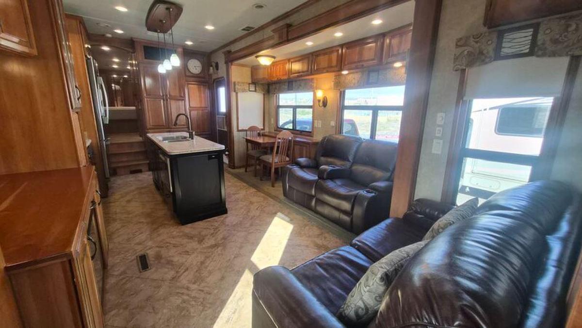 Used 2015 DRV Mobile Suites 43 Atlanta Fifth Wheel